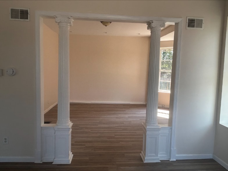 Building Photo - 14 Parkland Pl