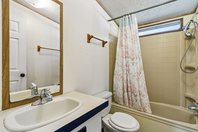 Building Photo - 2979 Suni Pines Dr