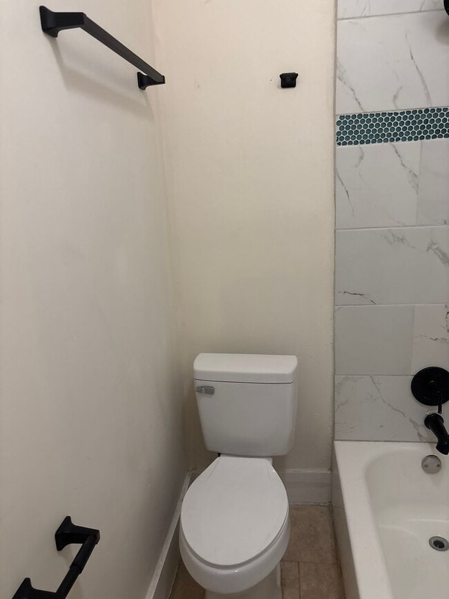 Building Photo - Very Cozy!