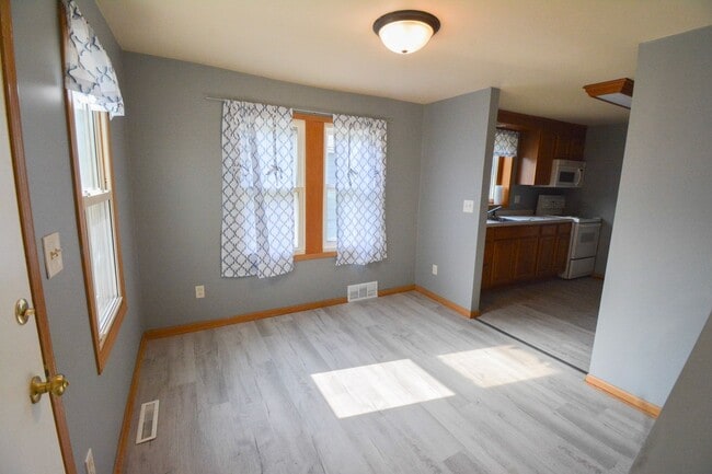 Building Photo - 1 Bed, 1 Bath Home for Rent – Near Mayo Clinic & Downtown