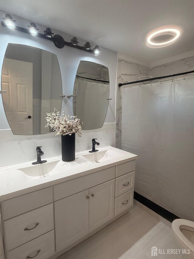 Building Photo - 84 2nd St