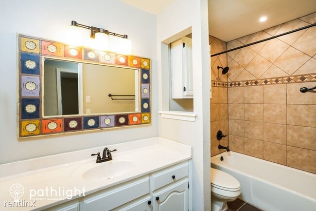 Building Photo - 3 br, 2 bath House - 2640 W Dallas Street ...