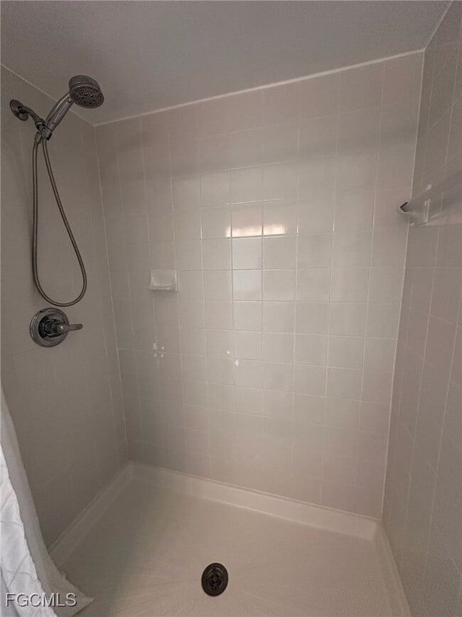 Building Photo - 14831 Park Lake Dr