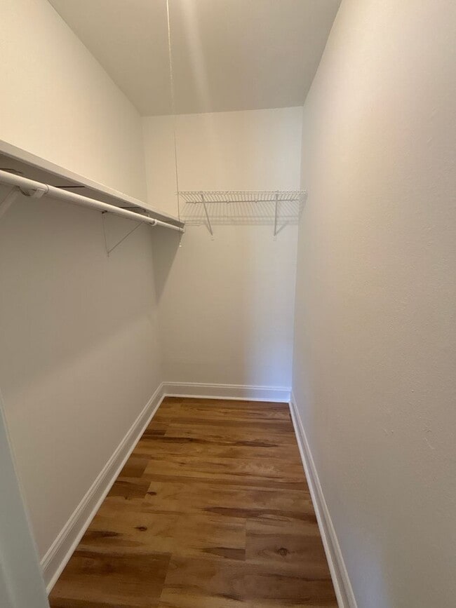 Building Photo - Move in Special 1/2 OFF 1 month's rent!
