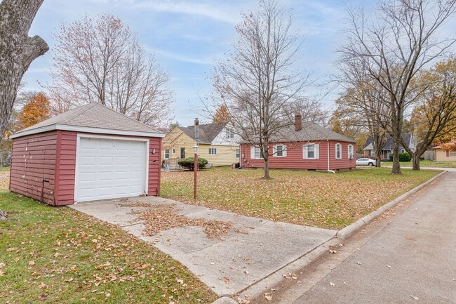 Building Photo - 2123 Lawndale Ave