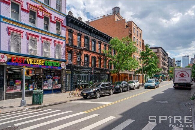 Building Photo - 3 bedroom in NEW YORK NY 10009