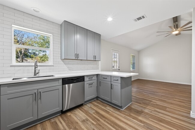 Building Photo - 1920 Ripple Creek Dr