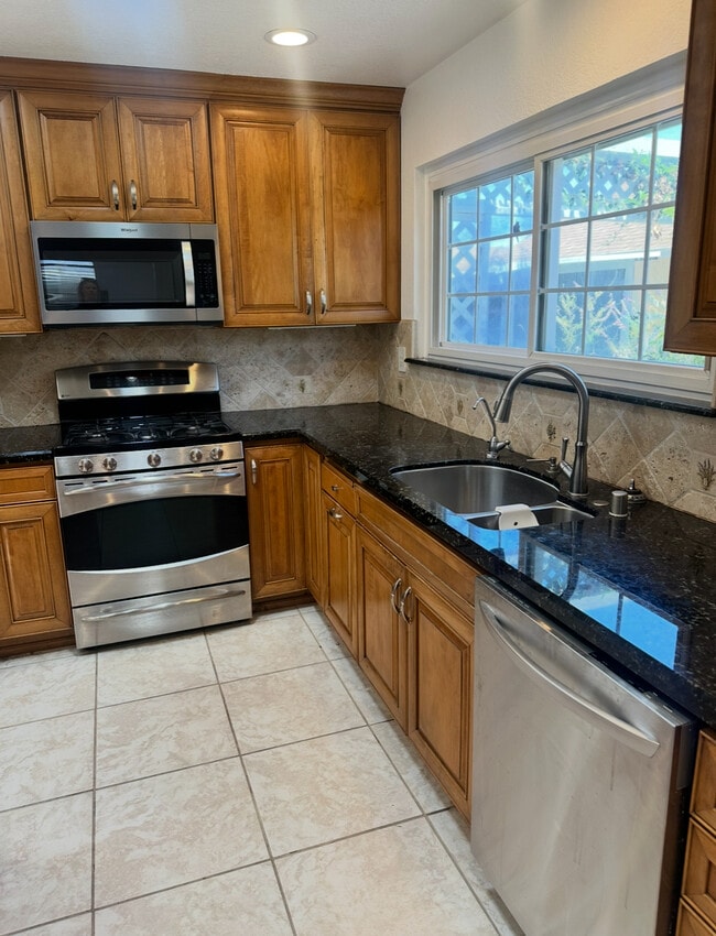 Building Photo - 1701 Ventura Way