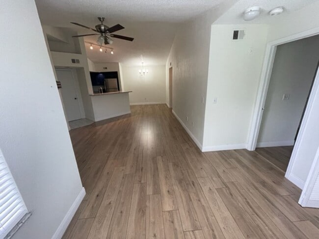 Building Photo - Ponte Verde Condominium