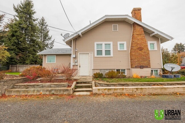 Primary Photo - Cozy and charming 2-bedroom, 1-bathroom duplex in Cheney