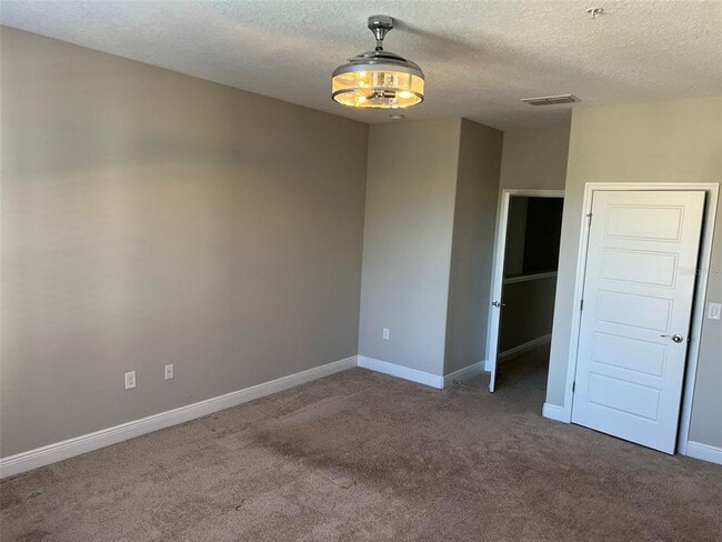 Building Photo - 2924 Lobelia Dr