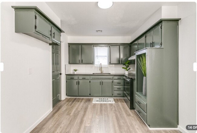 Building Photo - ASK ABOUT OUR VALENTINES DAY MOVE-IN SPECI...