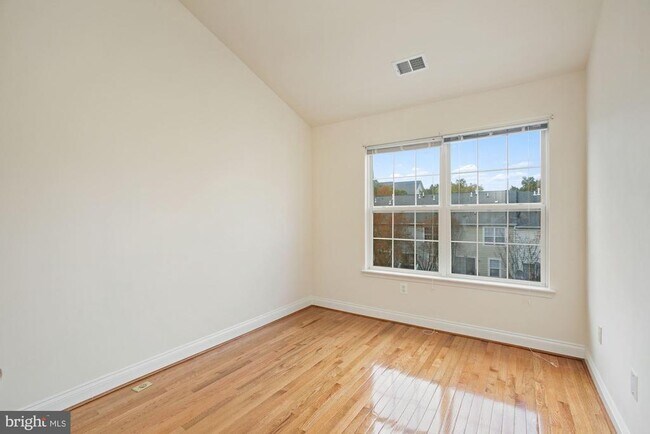 Building Photo - 207 Garden View Way