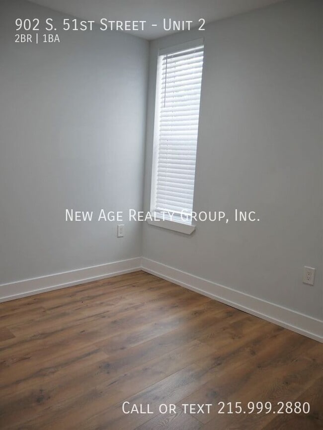 Building Photo - Modern 2 bedroom, 1 bathroom apartment loc...