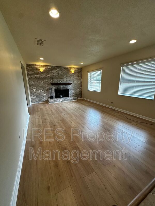 Building Photo - 2719 Merrie Oaks Rd