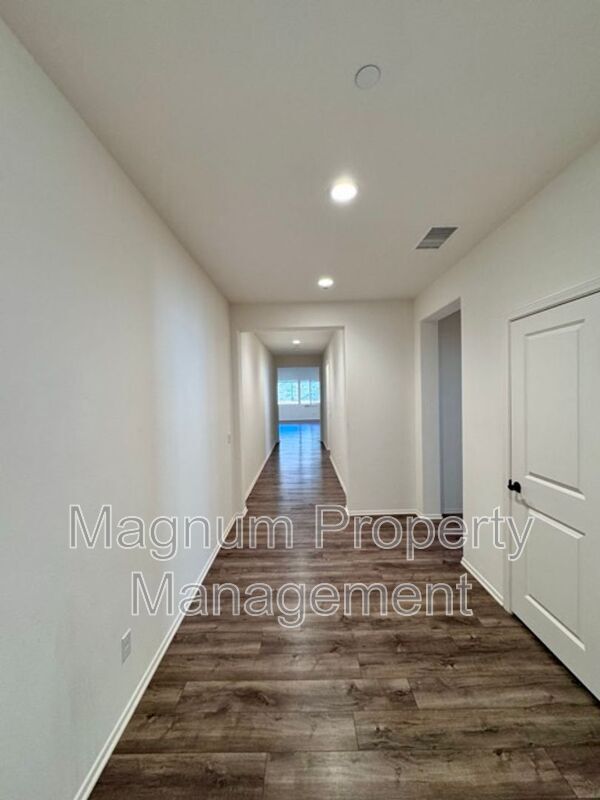 Building Photo - 24331 Ponderosa Ln