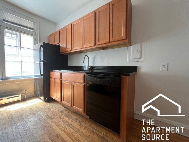 Building Photo - 909 Elmwood Ave