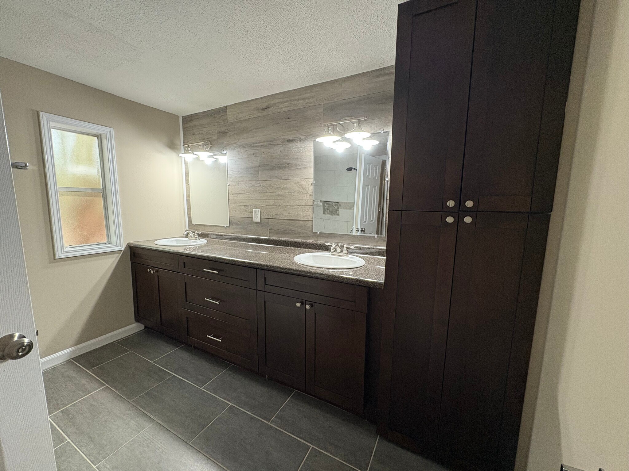 master bathroom - 1665 Rim Rd