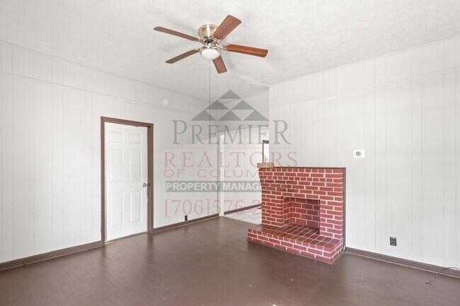 Building Photo - 108 Comer St