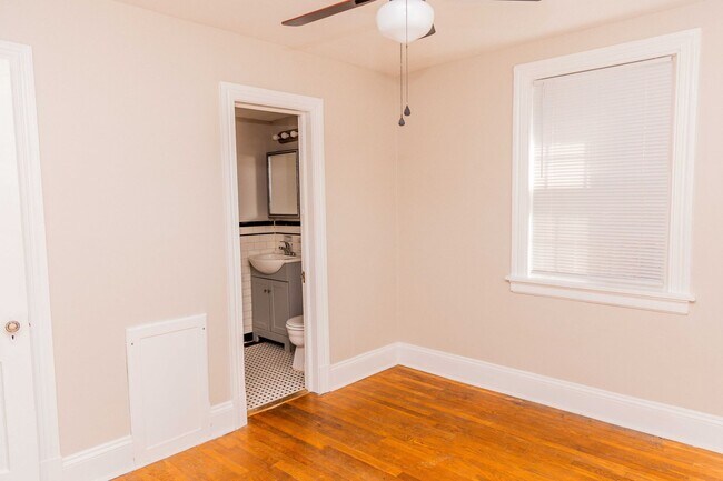 Building Photo - 3413 Stuart Ave