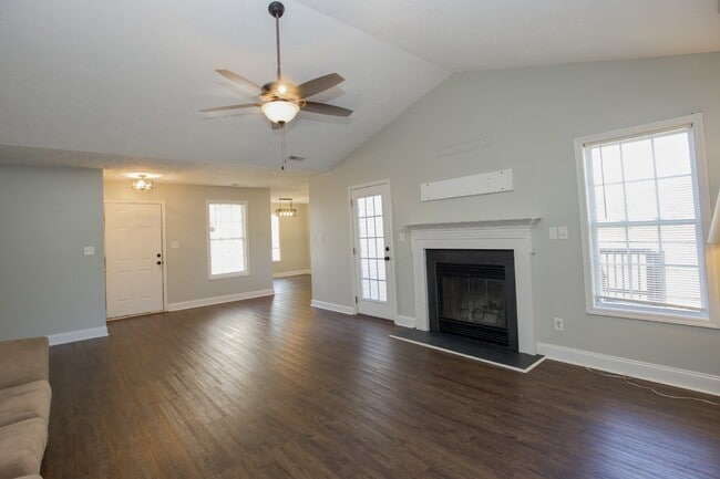 Building Photo - Adorable 3 bedroom 2 bath + Bonus in Raeford