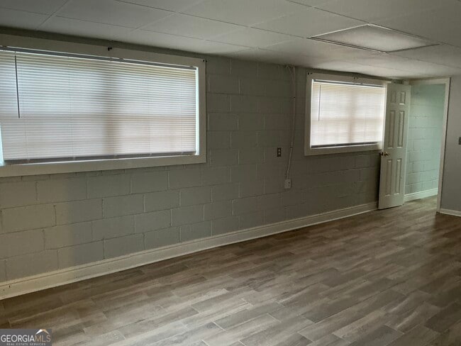 Building Photo - 3988 Rainbow Dr