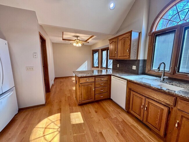 Building Photo - 16306 Lafayette Ave