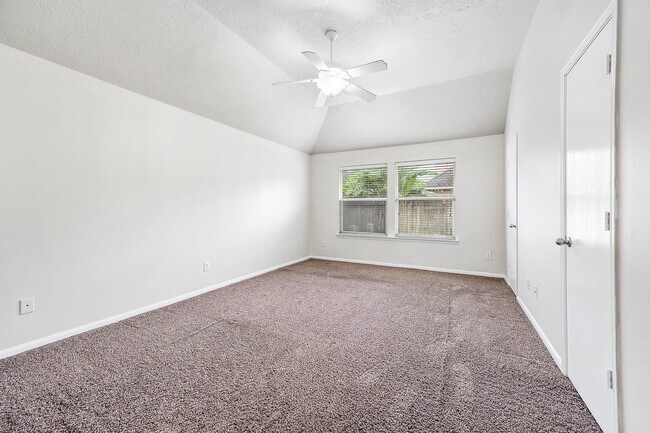 Building Photo - 927 Hannah Falls Ln