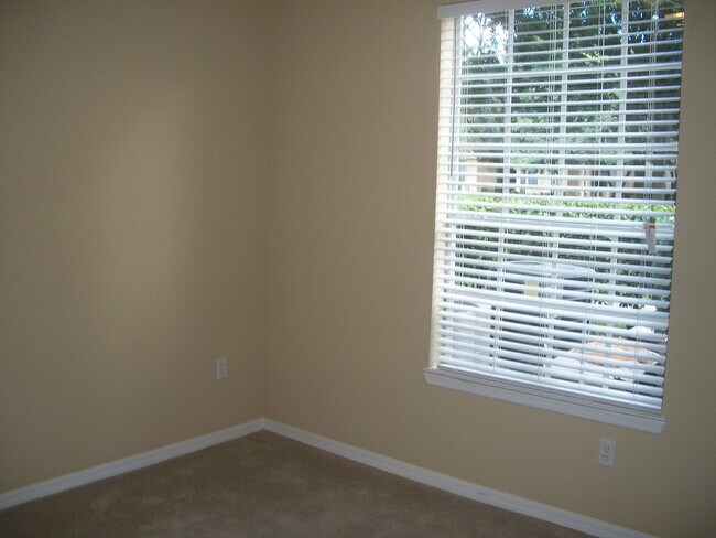 Building Photo - 823 Grand Regency Pointe