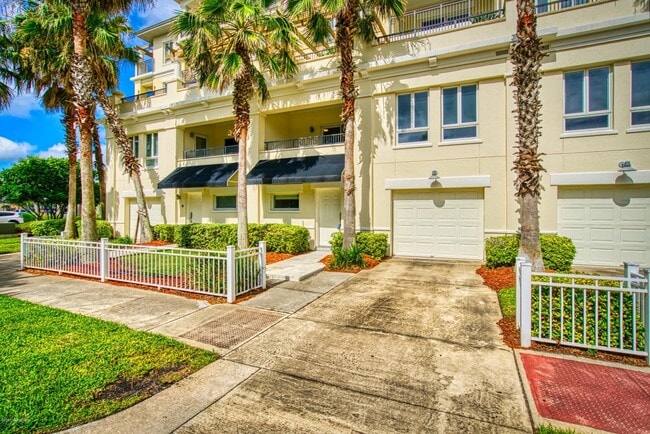 Building Photo - 525 3rd St N