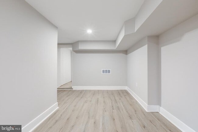 Building Photo - 369 E Hector St