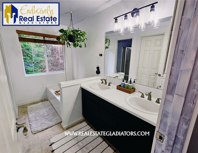 Building Photo - 4 Bed 2.5 Bath in River King Estates - Dog...