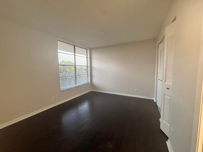 Building Photo - 21 Royal Palm Way
