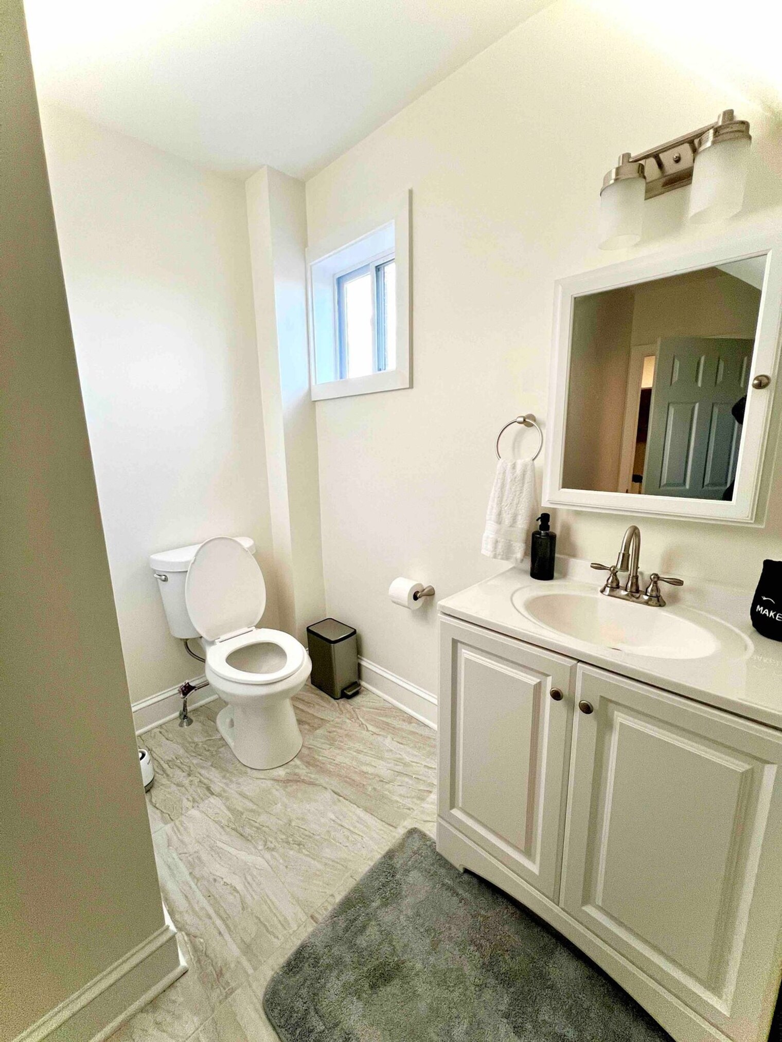 Building Photo - 1592 Main St