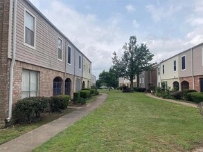 Building Photo - 9022 Wilcrest Dr