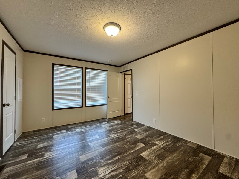 Building Photo - 16152 Notre Dame St