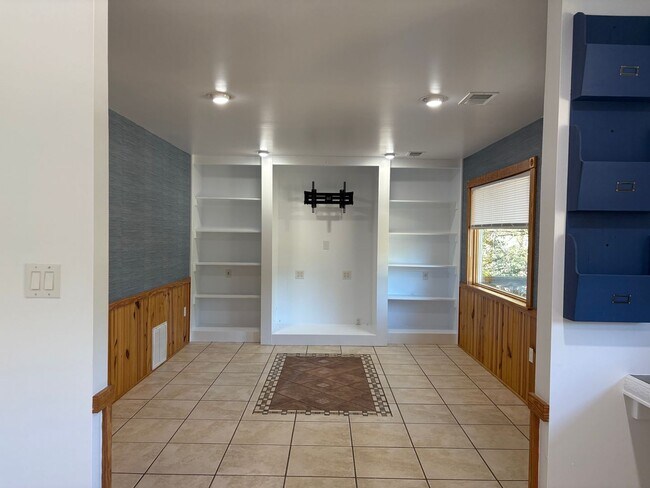 Building Photo - 2 Bedroom 2 Bath Home in Kill Devil Hills