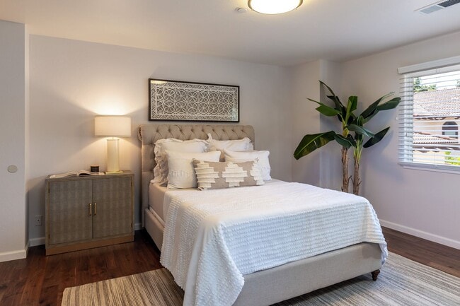 Building Photo - Downtown Los Altos Luxury Townhome
