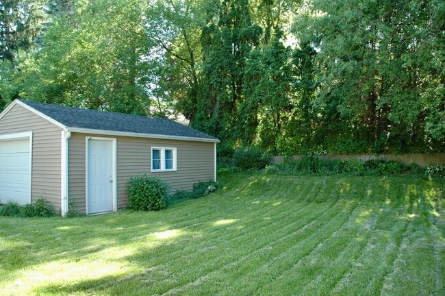 Building Photo - 1317 Herrick Ave NE