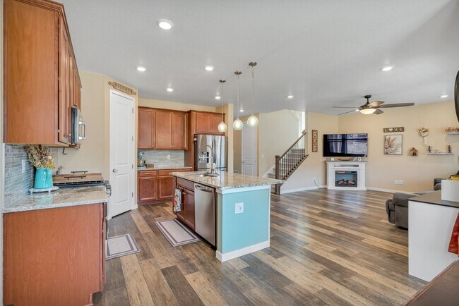 Building Photo - 5 Bed 4 Bath Home in Elizabeth