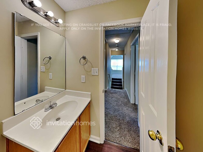 Building Photo - 9808 Aviary Hill Way
