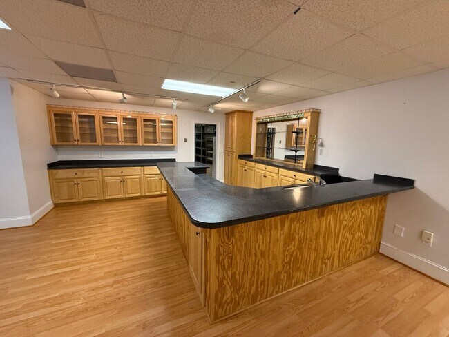 Building Photo - 785 Glenwood Dr