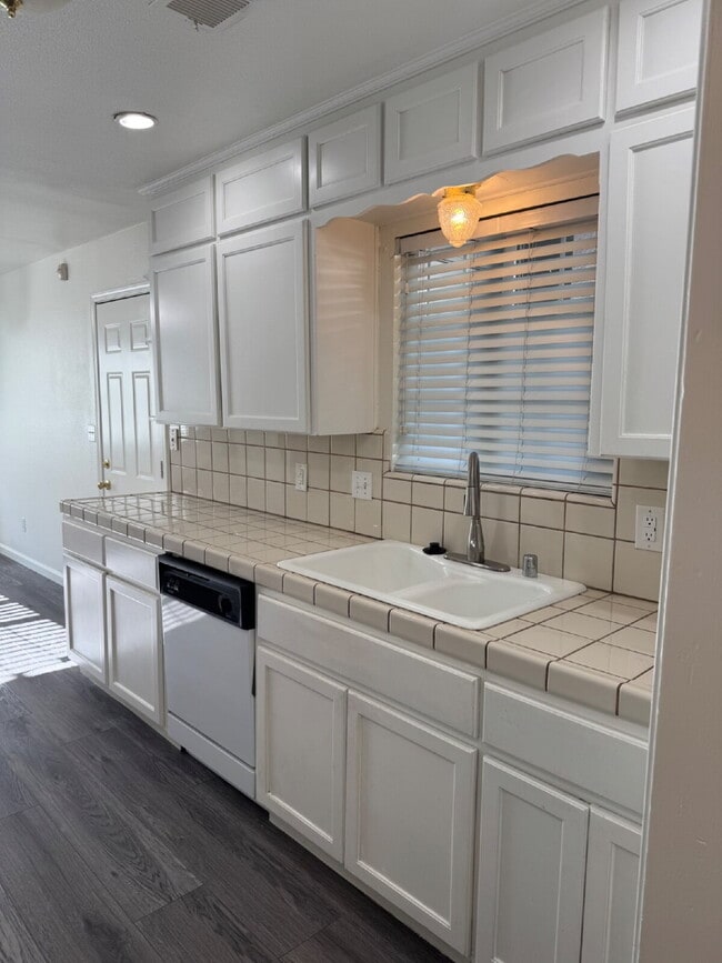 Building Photo - MOVE IN SPECIAL $500 off the rent for the ...