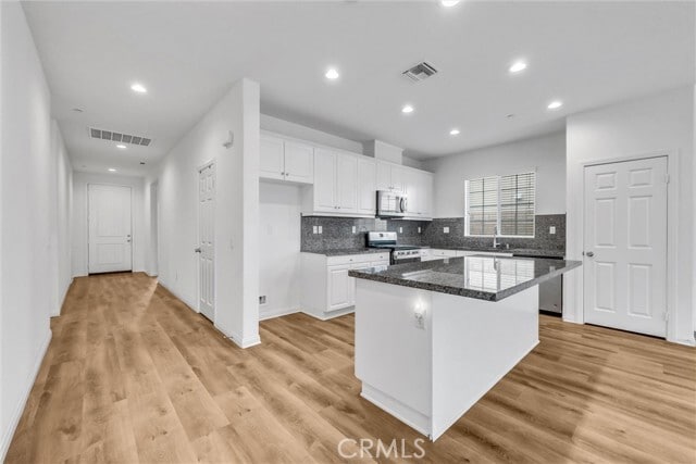 Building Photo - 3359 S Myrtle Dr