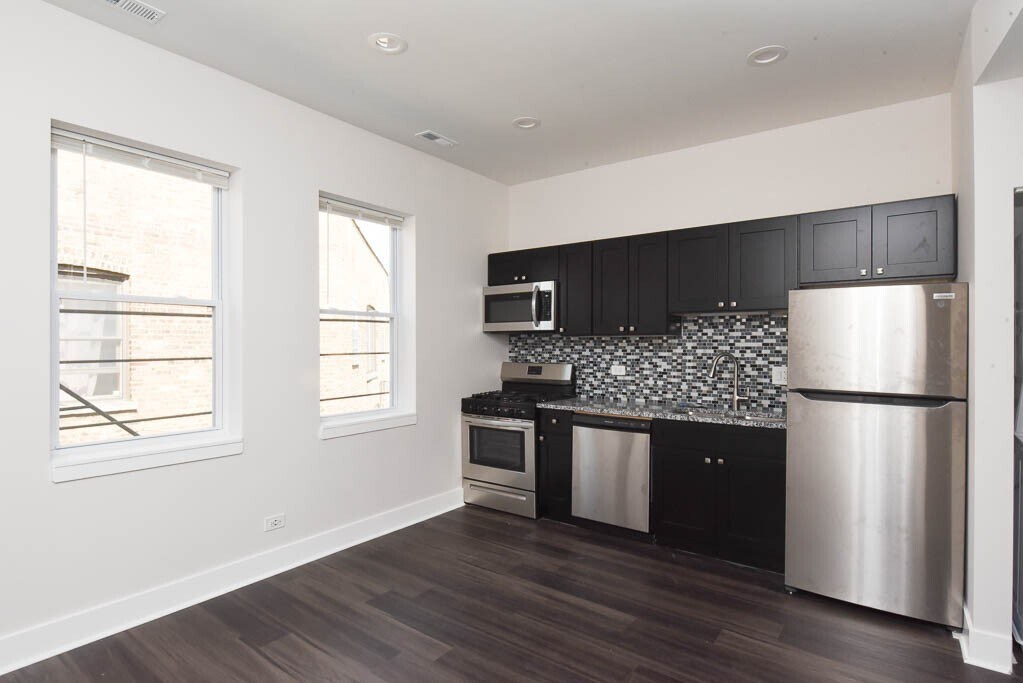 Building Photo - 4365 N Elston Ave