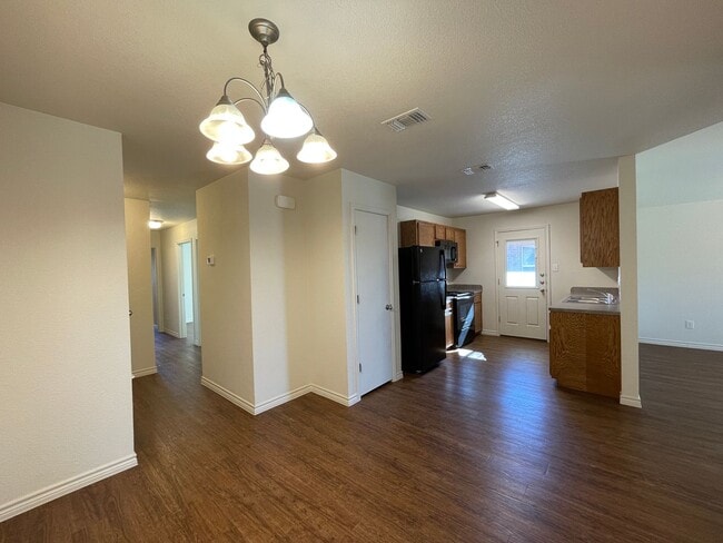 Building Photo - 1529 Justin Lp