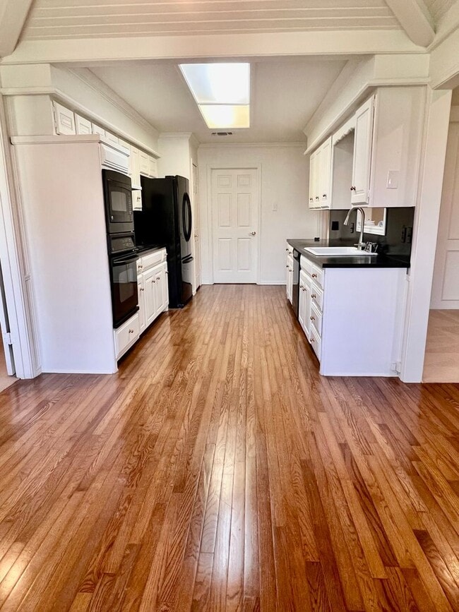 Building Photo - 4 Bedroom in the Meadows