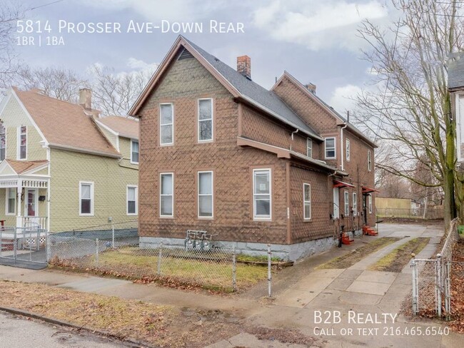 Building Photo - Charming 1-Bedroom Property in Prime Location