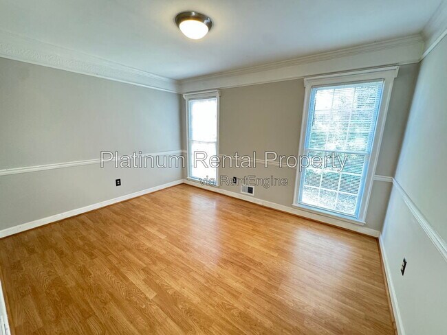 Building Photo - 3000 Mulberry St