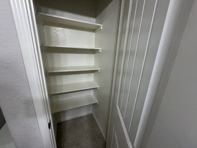 Building Photo - Three bed two bath two car garage in Cotto...